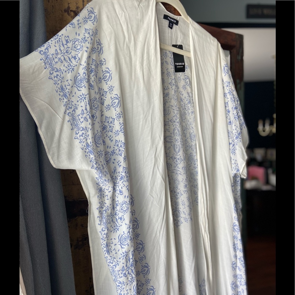 NWT LIGHT DUSTER KIMONO